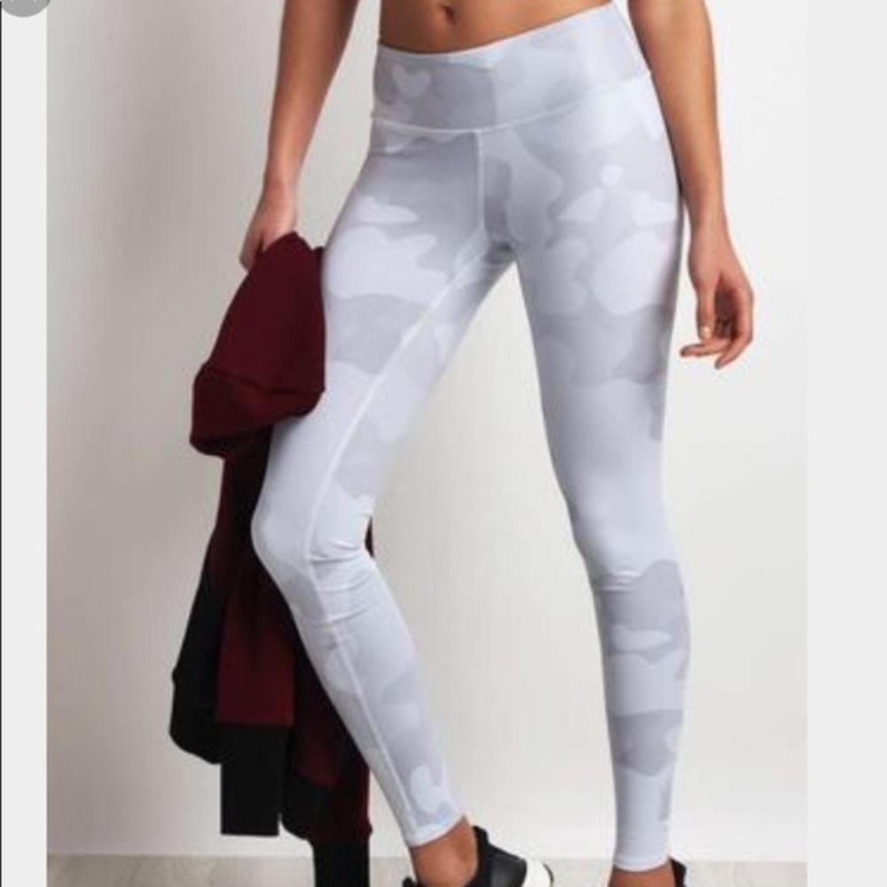 Alo Yoga Airbrush White Camo Legging